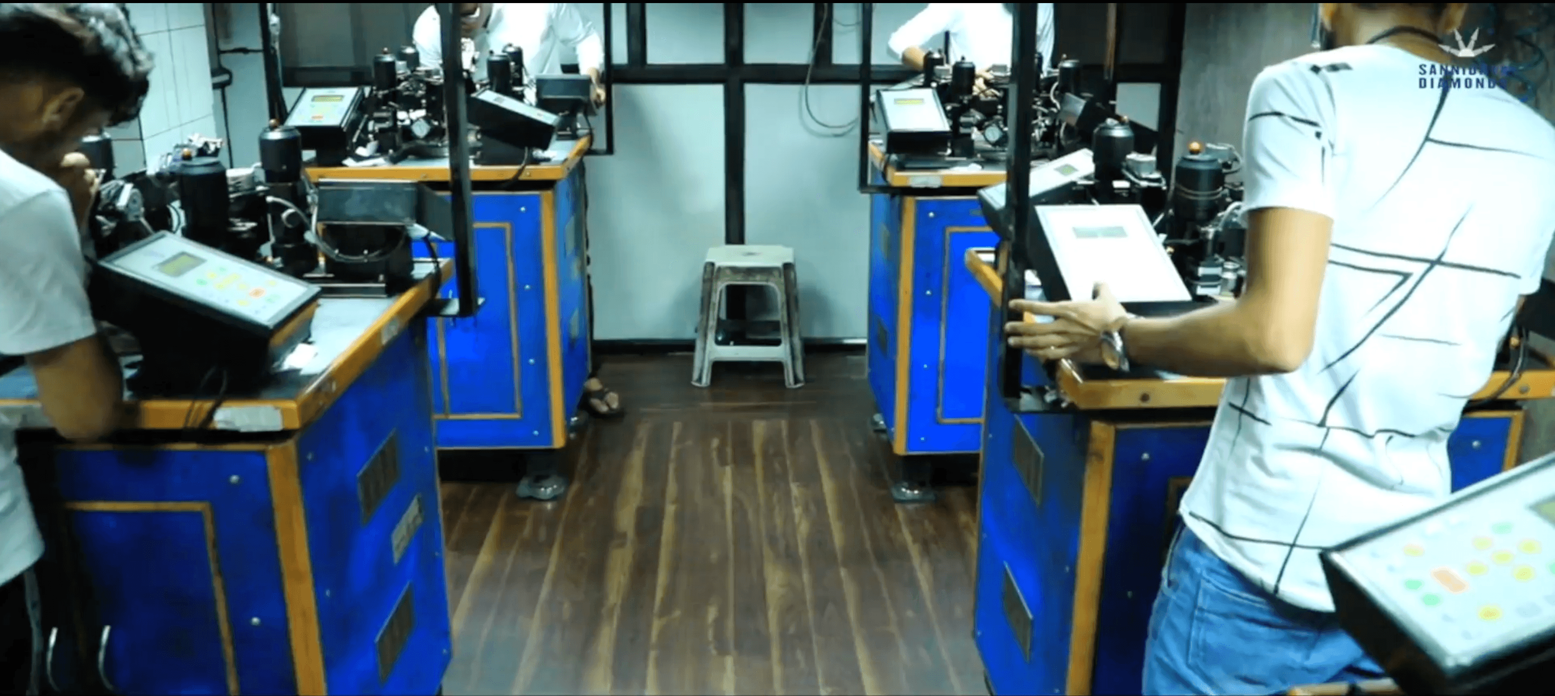 Sannidhya Diamonds manufacturing floor with rows of operators at automatic polishing stations